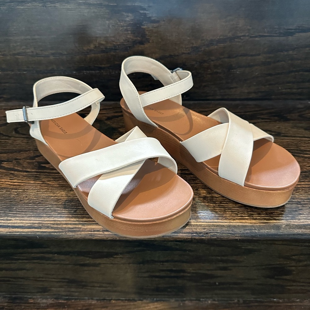 American Eagle Women’s Cream Platform Sandals Size 9.5 EUC